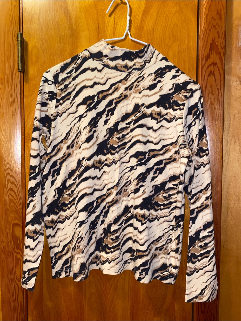 100% Cotton Kim Rogers Beige and Black Cotton Tee